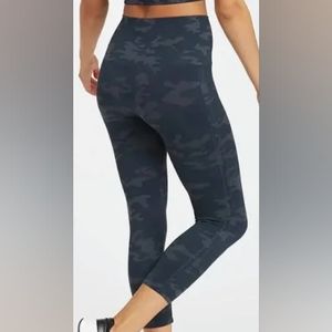 NWT SPANX Cropped Lamn Leggings